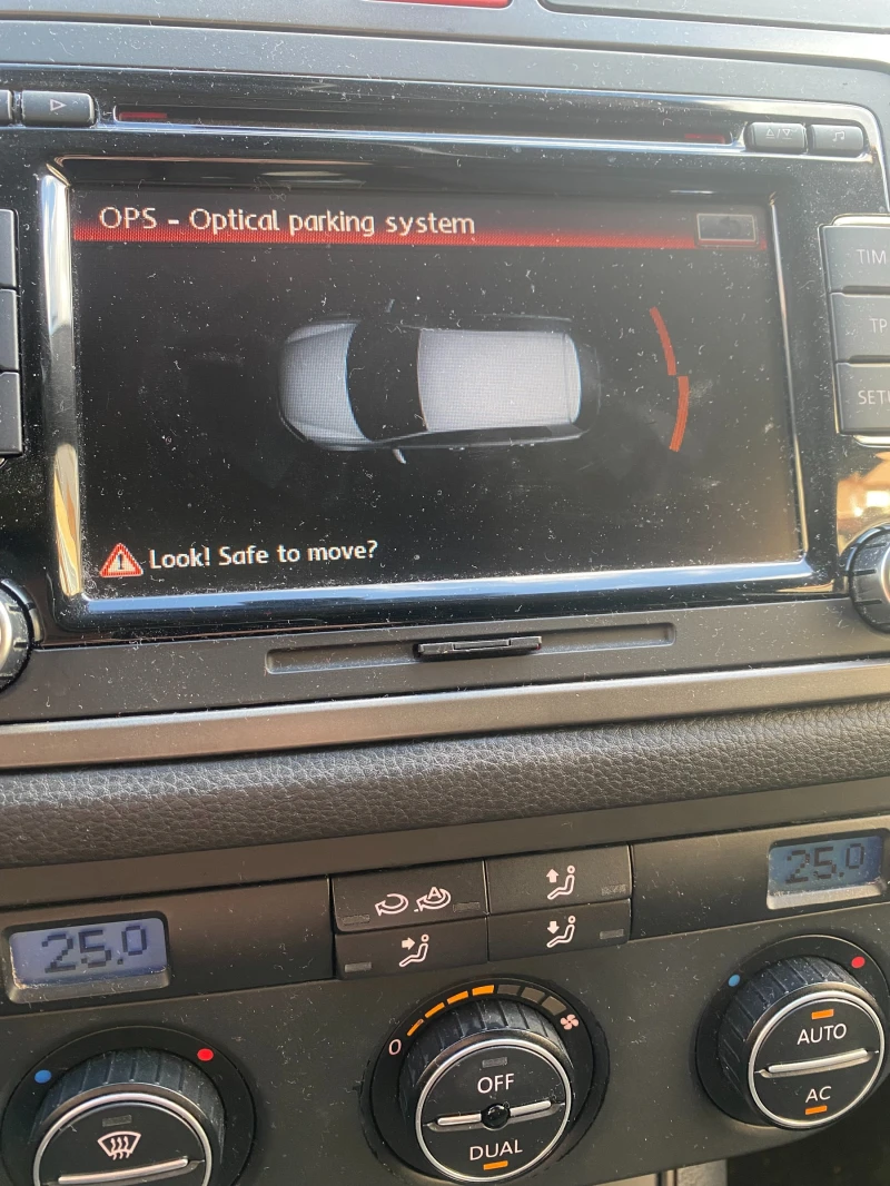 VW Tiguan, снимка 13 - Автомобили и джипове - 52483996