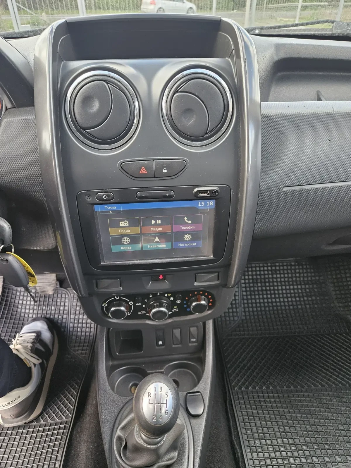 Dacia Duster 1.5 dci Navi Euro6, снимка 12 - Автомобили и джипове - 54148538