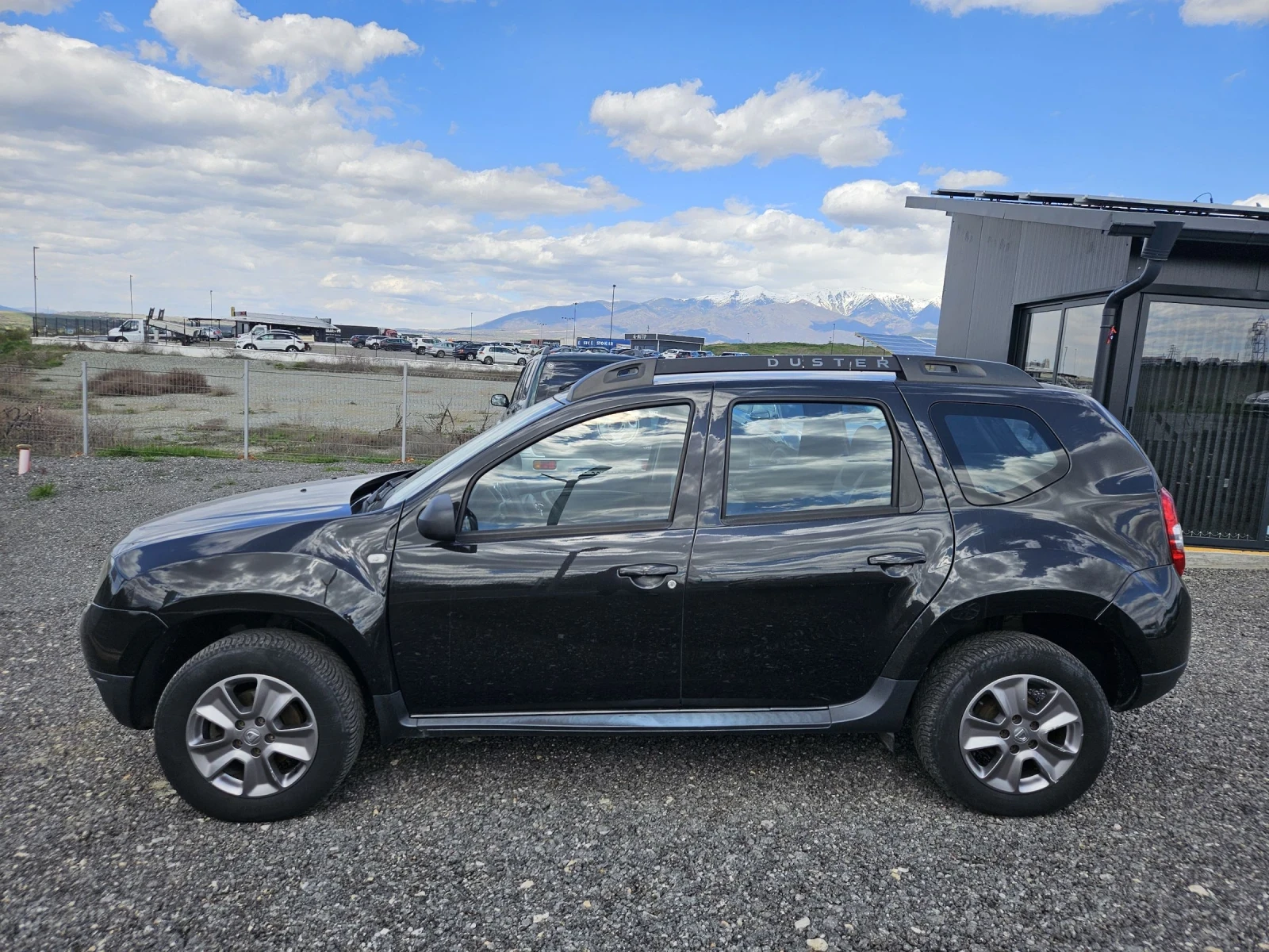 Dacia Duster 1.5 dci Navi Euro6, снимка 2 - Автомобили и джипове - 54148538