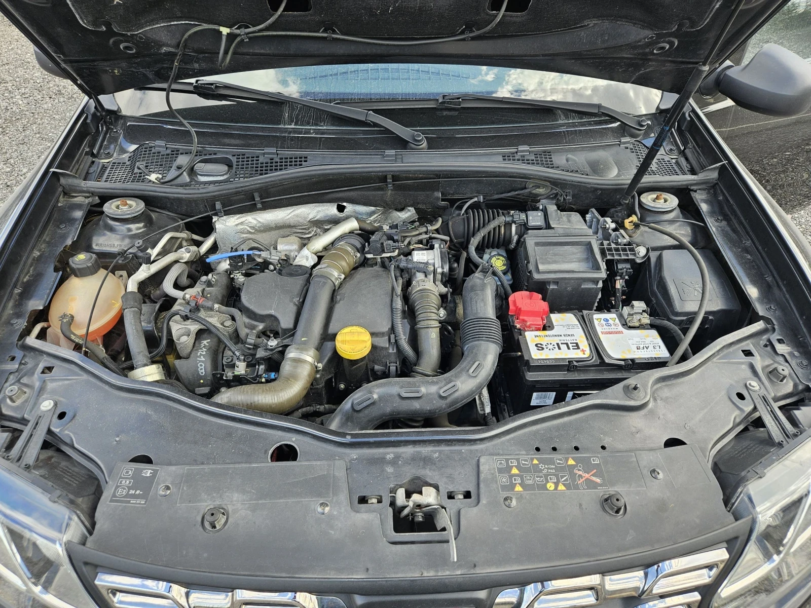 Dacia Duster 1.5 dci Navi Euro6, снимка 15 - Автомобили и джипове - 54148538