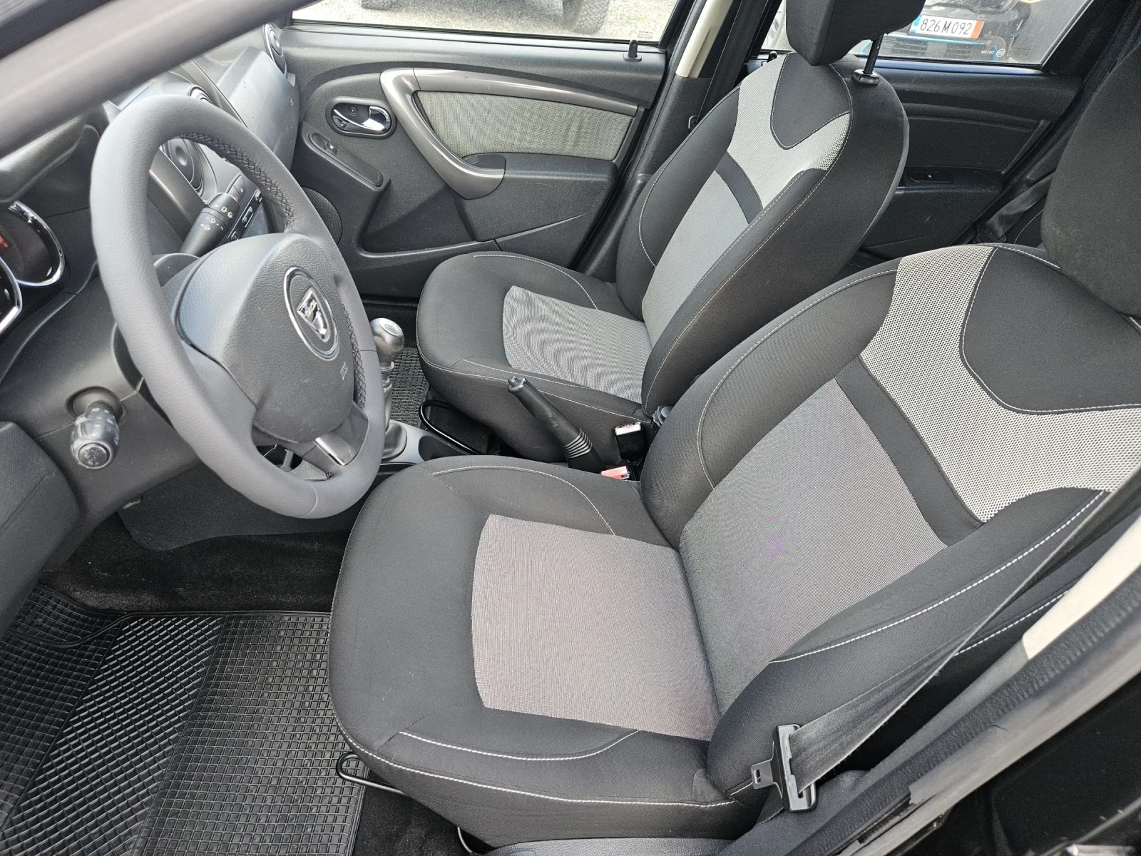 Dacia Duster 1.5 dci Navi Euro6, снимка 11 - Автомобили и джипове - 54148538