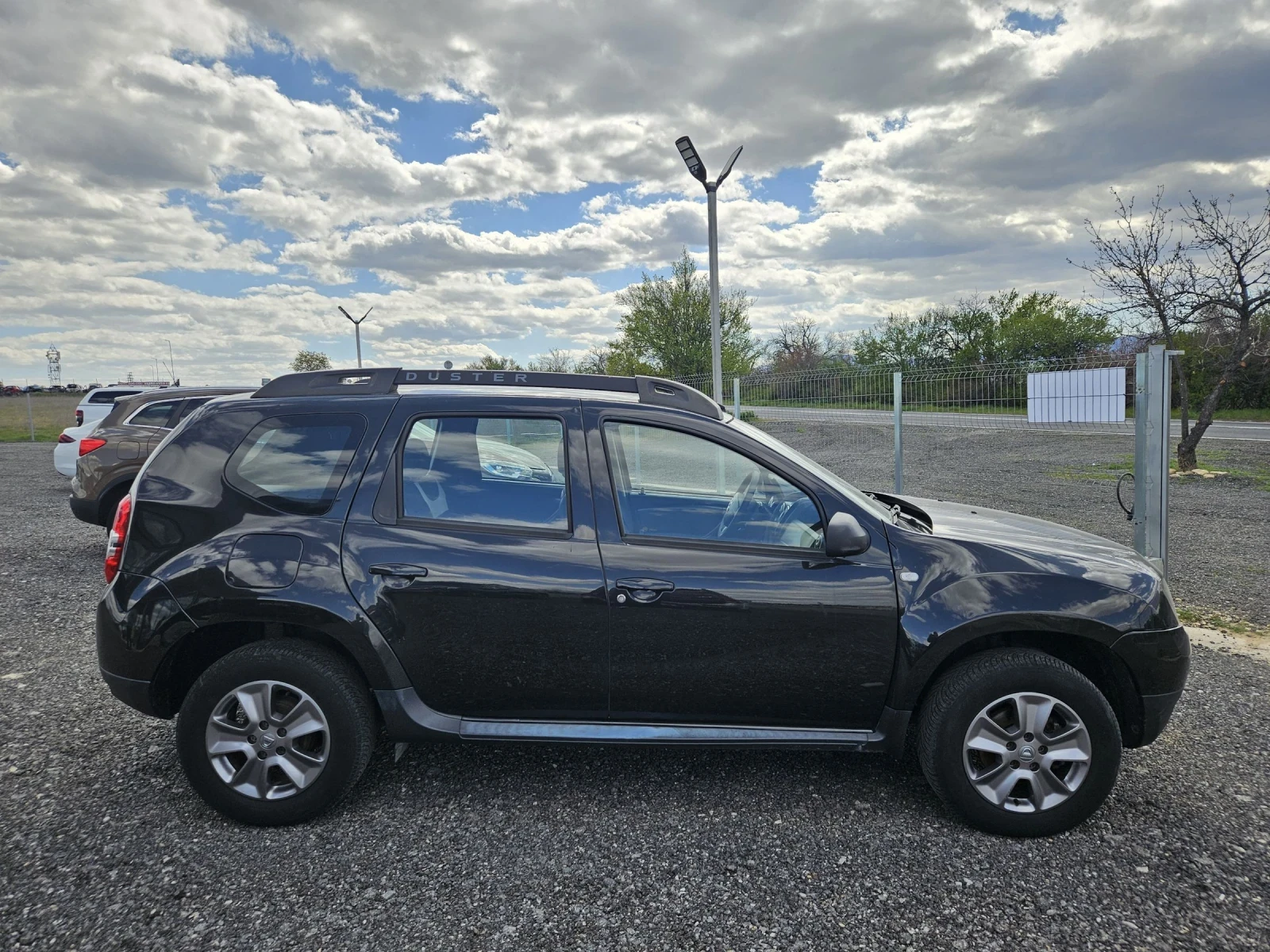 Dacia Duster 1.5 dci Navi Euro6, снимка 6 - Автомобили и джипове - 54148538