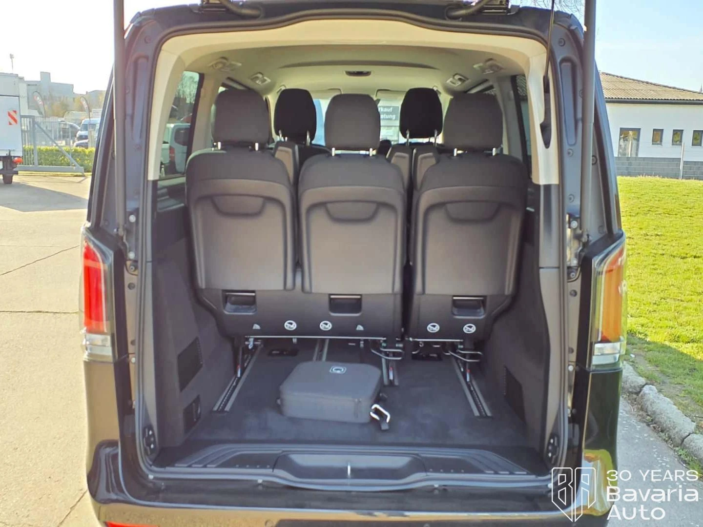 Mercedes-Benz EQV 300 long, снимка 10 - Автомобили и джипове - 54458708
