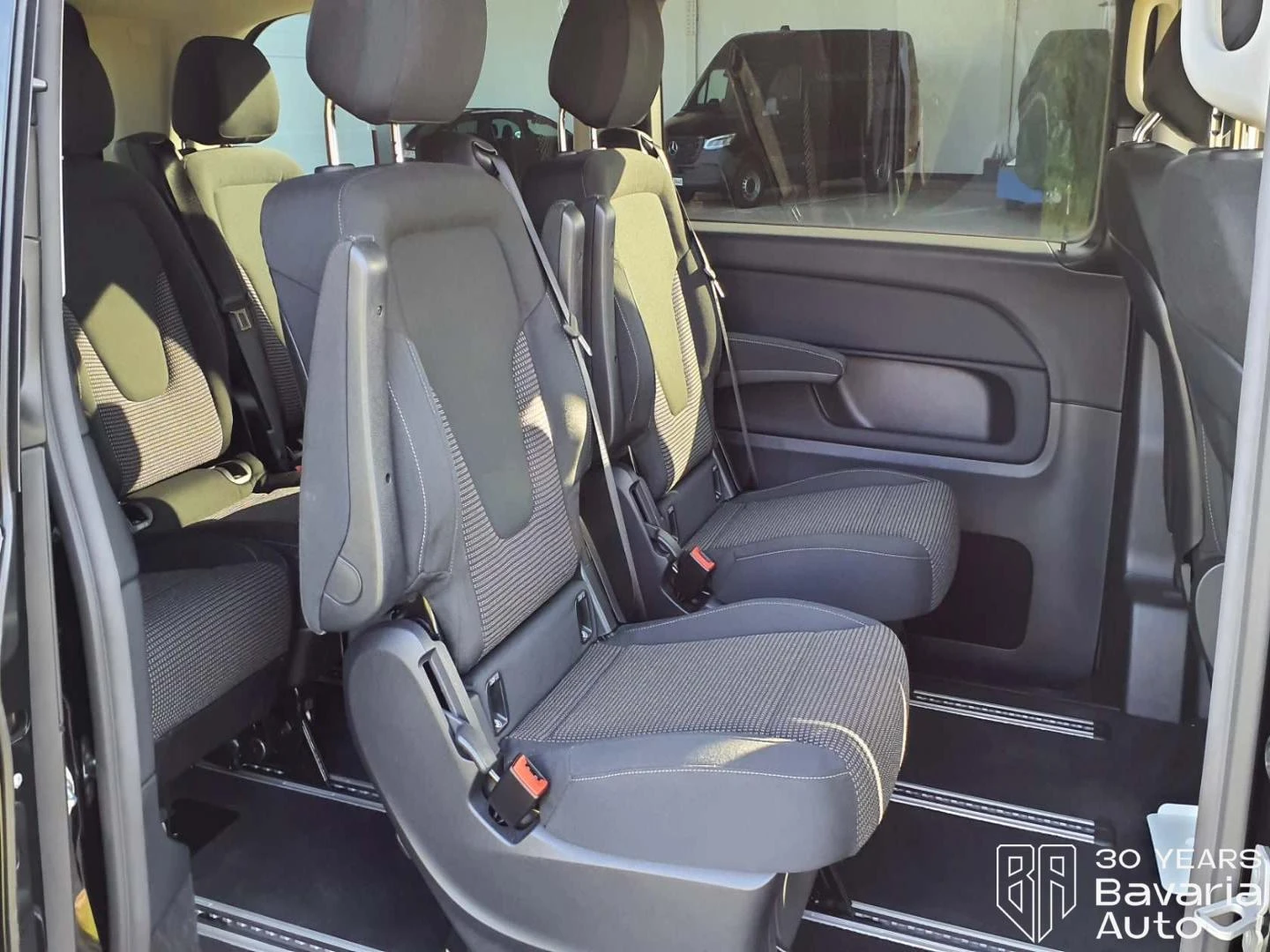 Mercedes-Benz EQV 300 long, снимка 8 - Автомобили и джипове - 54458708