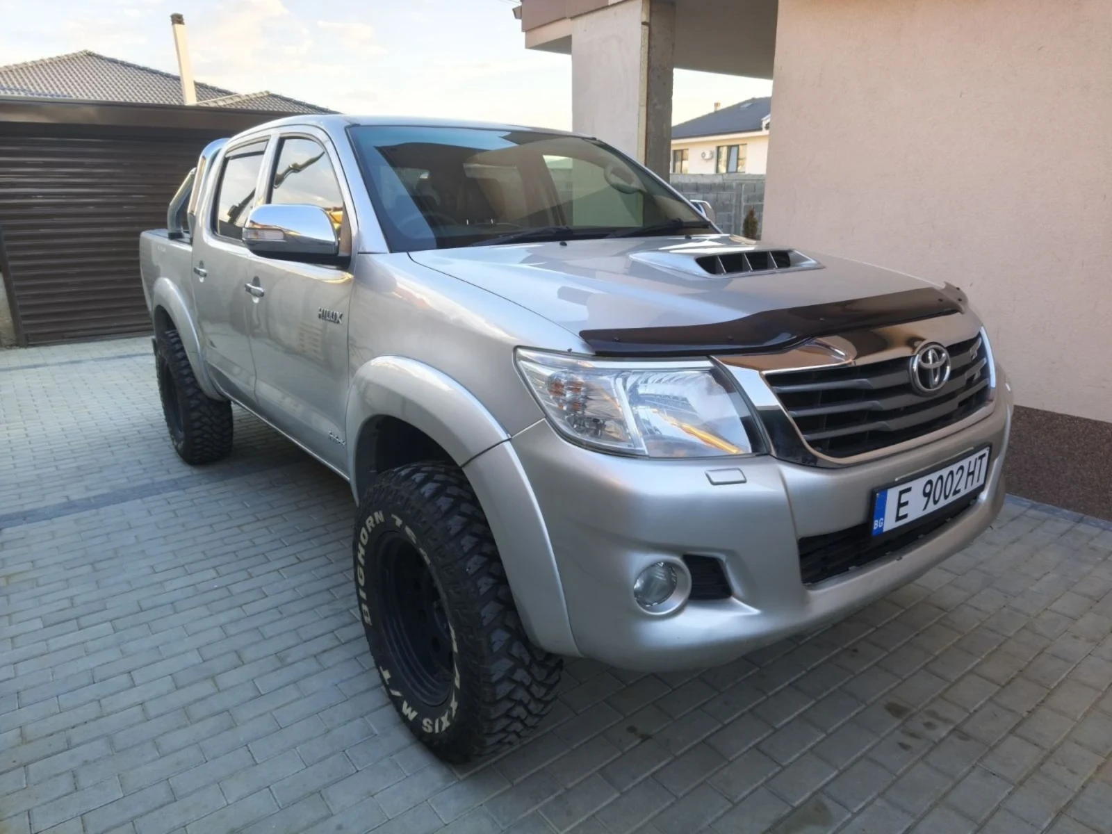 Toyota Hilux Invincible, снимка 2 - Автомобили и джипове - 54993698
