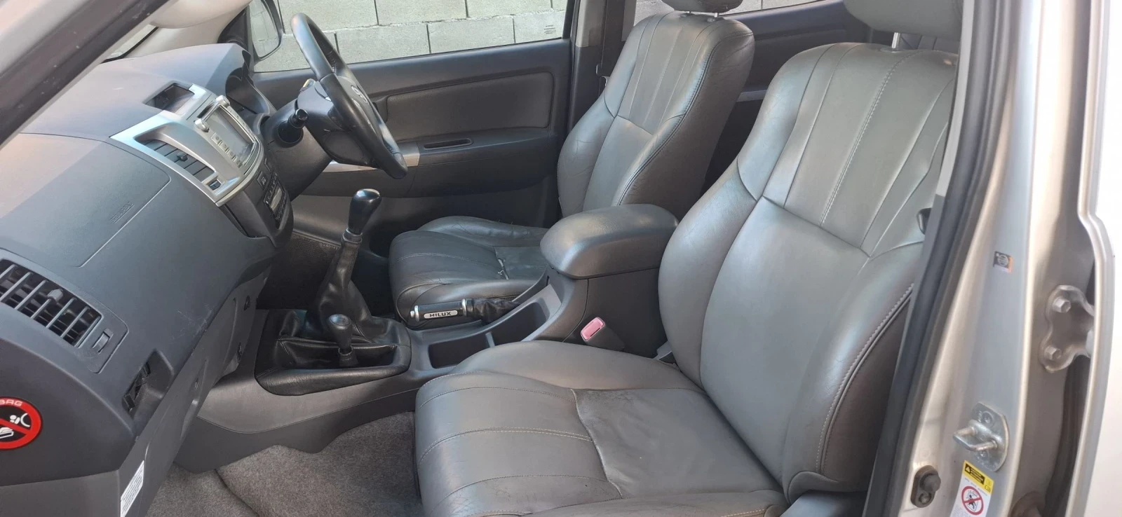 Toyota Hilux Invincible, снимка 11 - Автомобили и джипове - 54993698