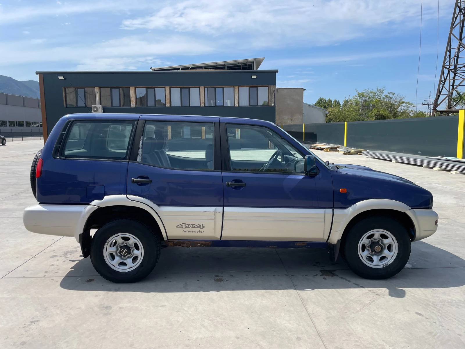 Nissan Terrano 2.7TDI, снимка 4 - Автомобили и джипове - 55190588