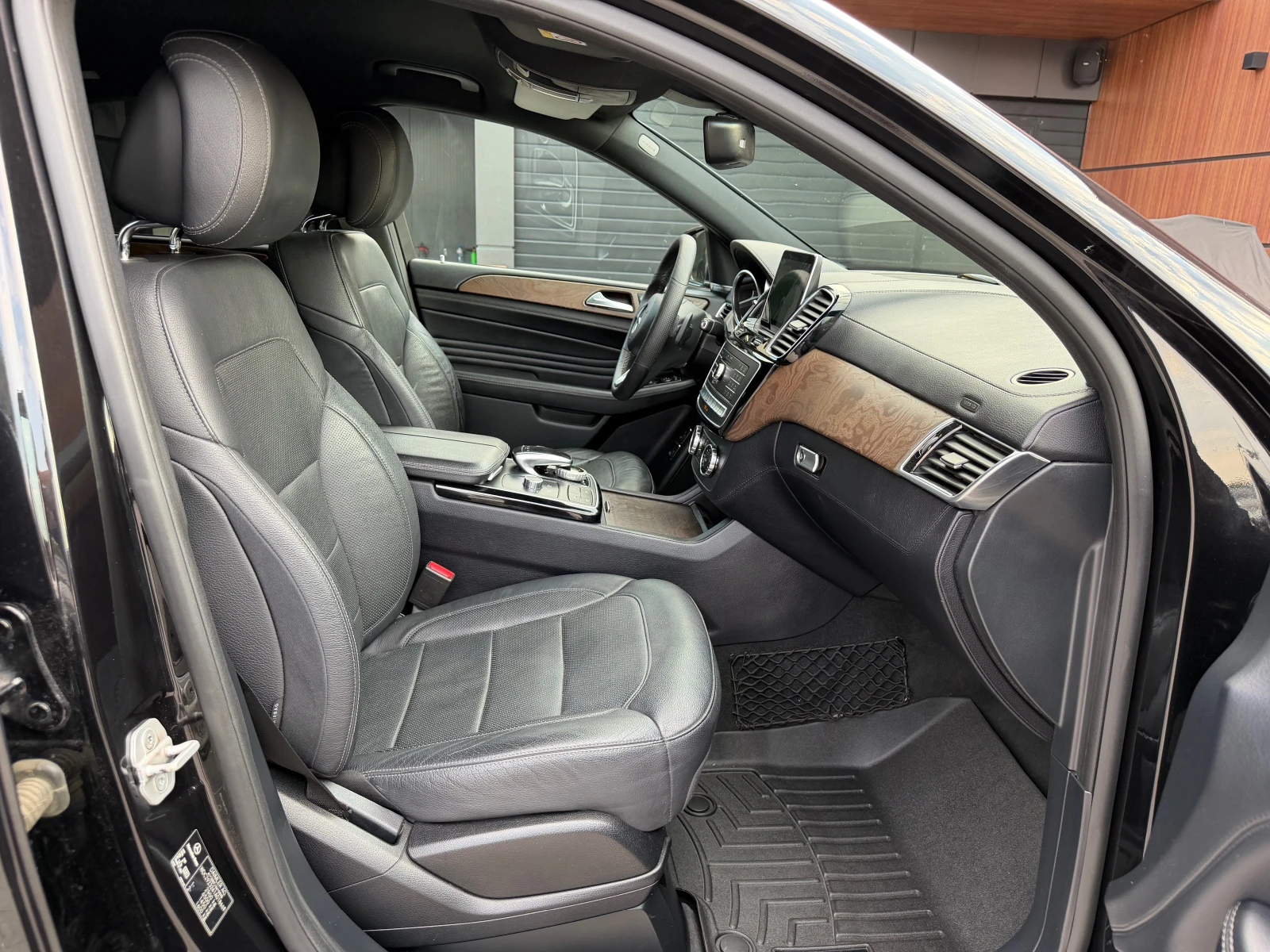 Mercedes-Benz GLE 350 AMG * SoftClose* OBDUH* DIS* Cam360* harman* KeyLe, снимка 11 - Автомобили и джипове - 55579893