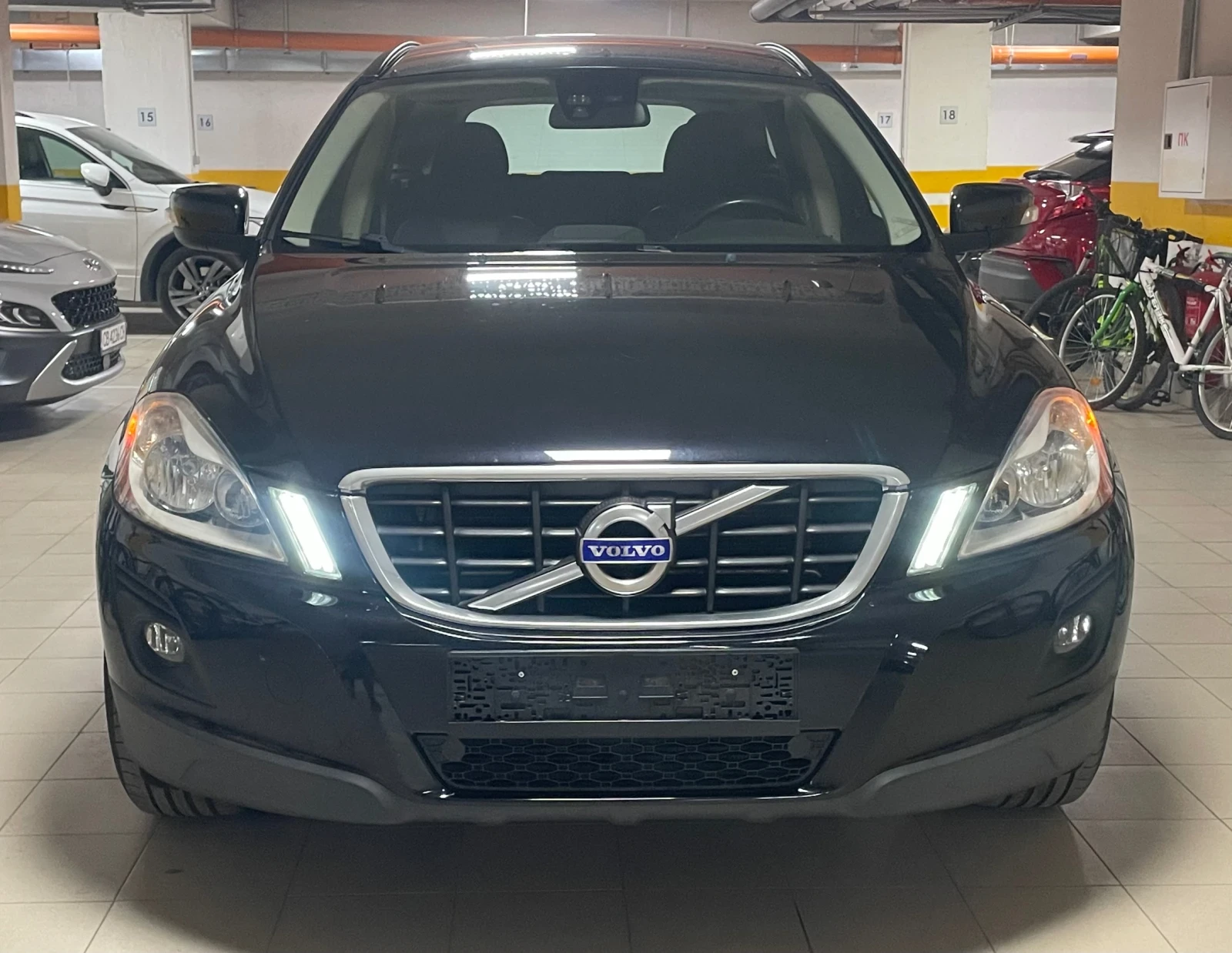 Volvo XC60 2.4d Автоматик 4x4 Кожа 205кс Сервизна Книжка!!!