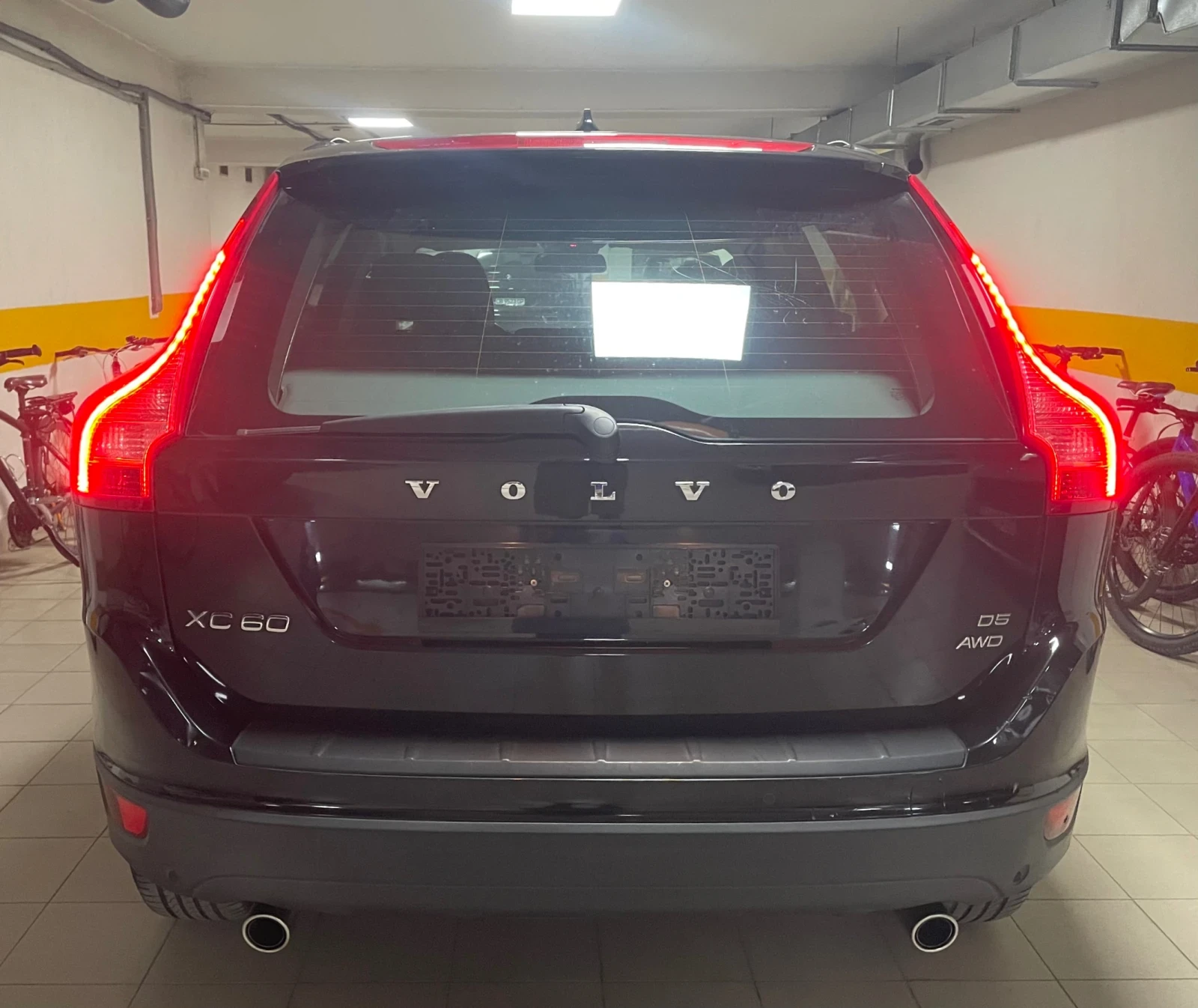 Volvo XC60 2.4d Автоматик 4x4 Кожа 205кс Сервизна Книжка!!!, снимка 2 - Автомобили и джипове - 56104565