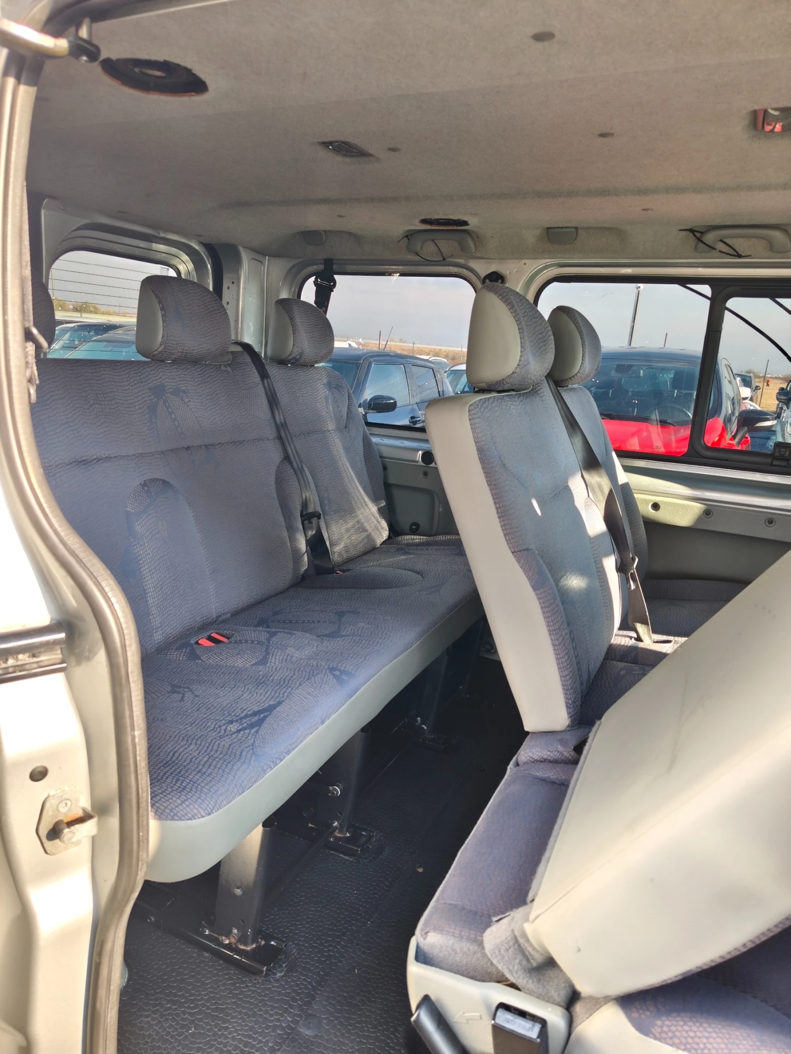 Renault Trafic 1.9dci 100 9 места, снимка 8 - Бусове и автобуси - 56731744