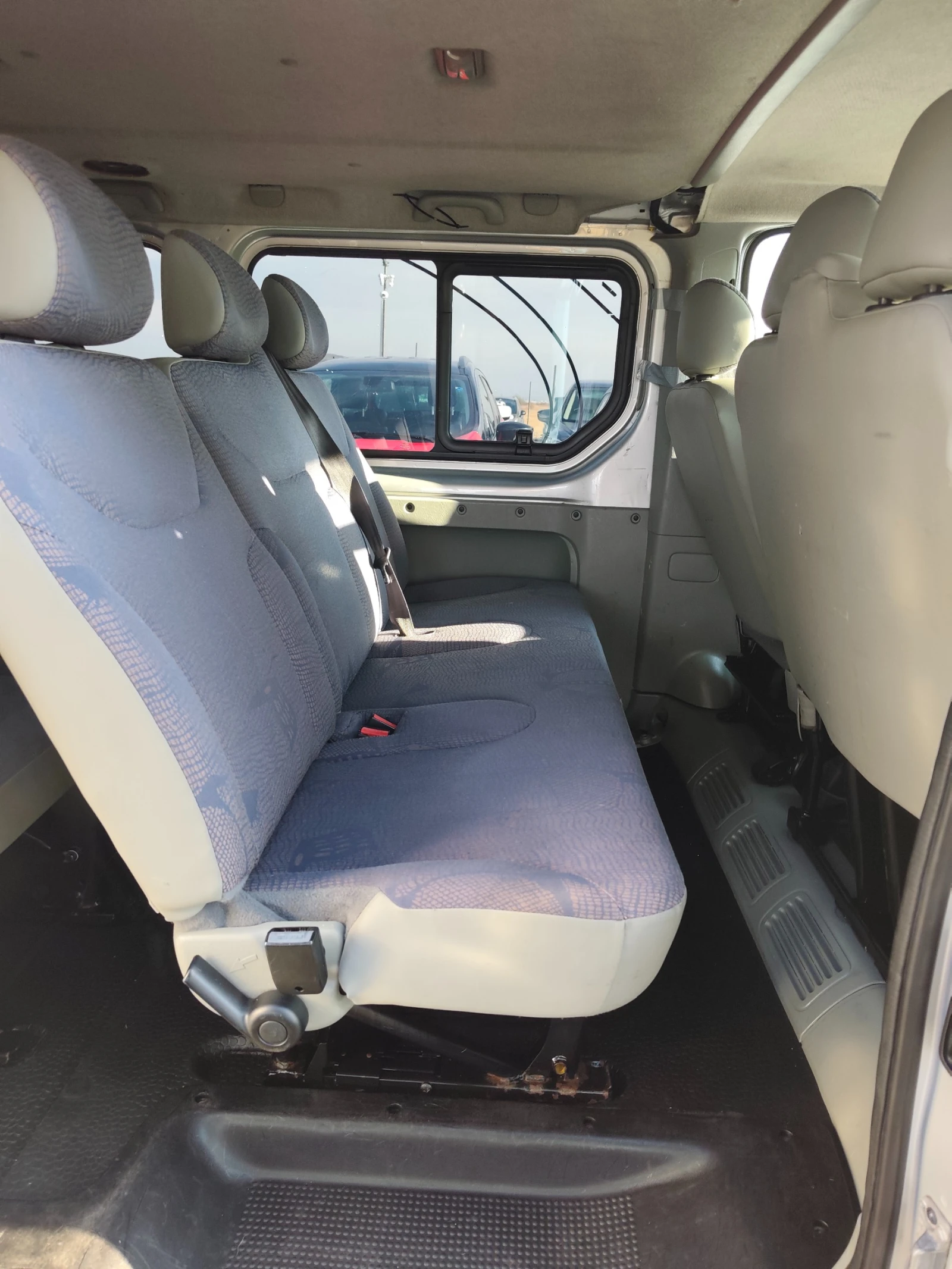 Renault Trafic 1.9dci 100 9 места, снимка 7 - Бусове и автобуси - 56731744