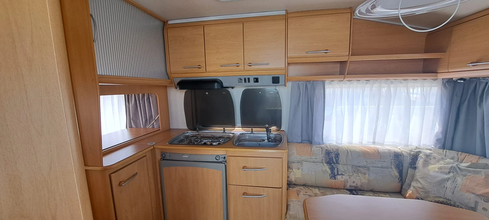 Каравана Knaus 460, снимка 5 - Каравани и кемпери - 55695726
