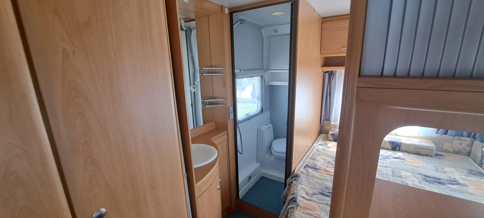 Каравана Knaus 460, снимка 9 - Каравани и кемпери - 55695726