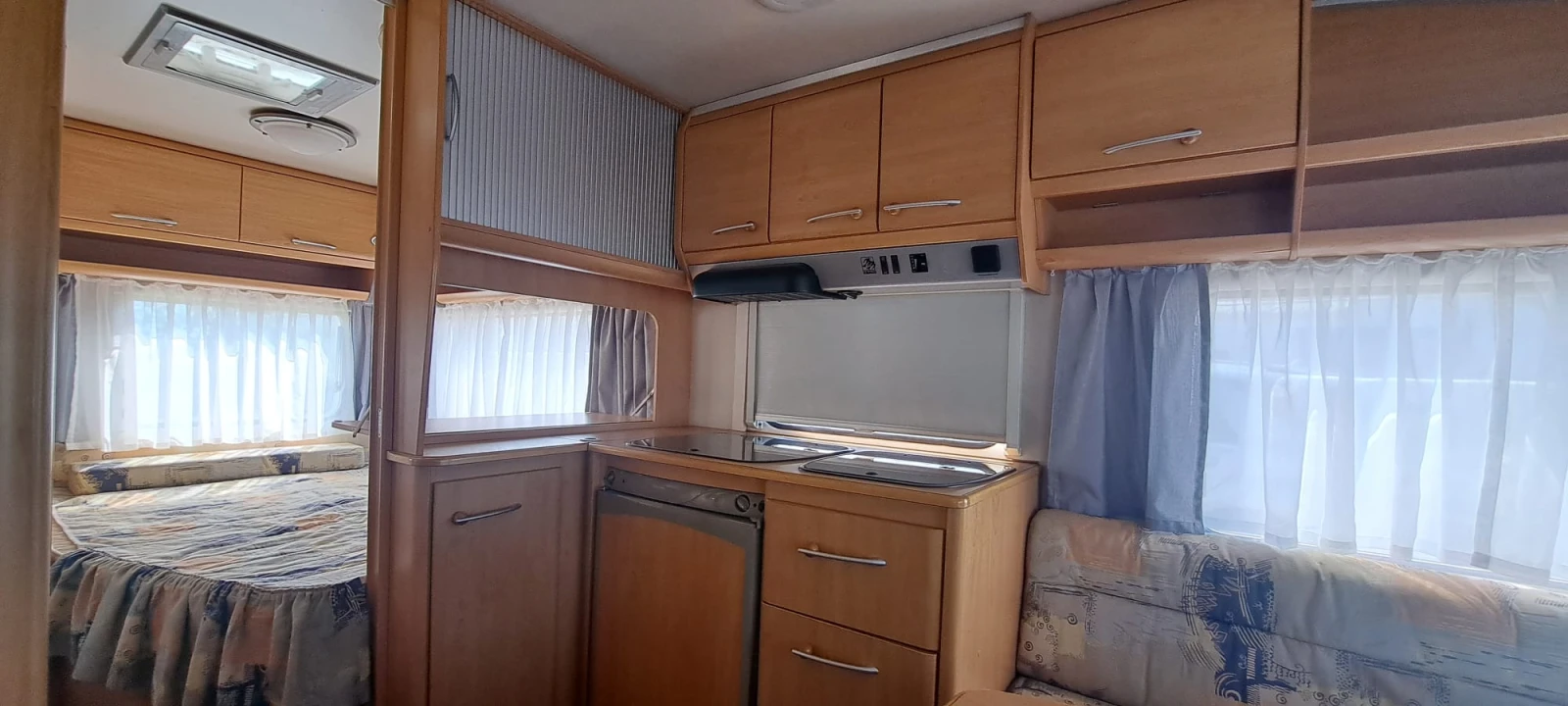 Каравана Knaus 460, снимка 7 - Каравани и кемпери - 55695726