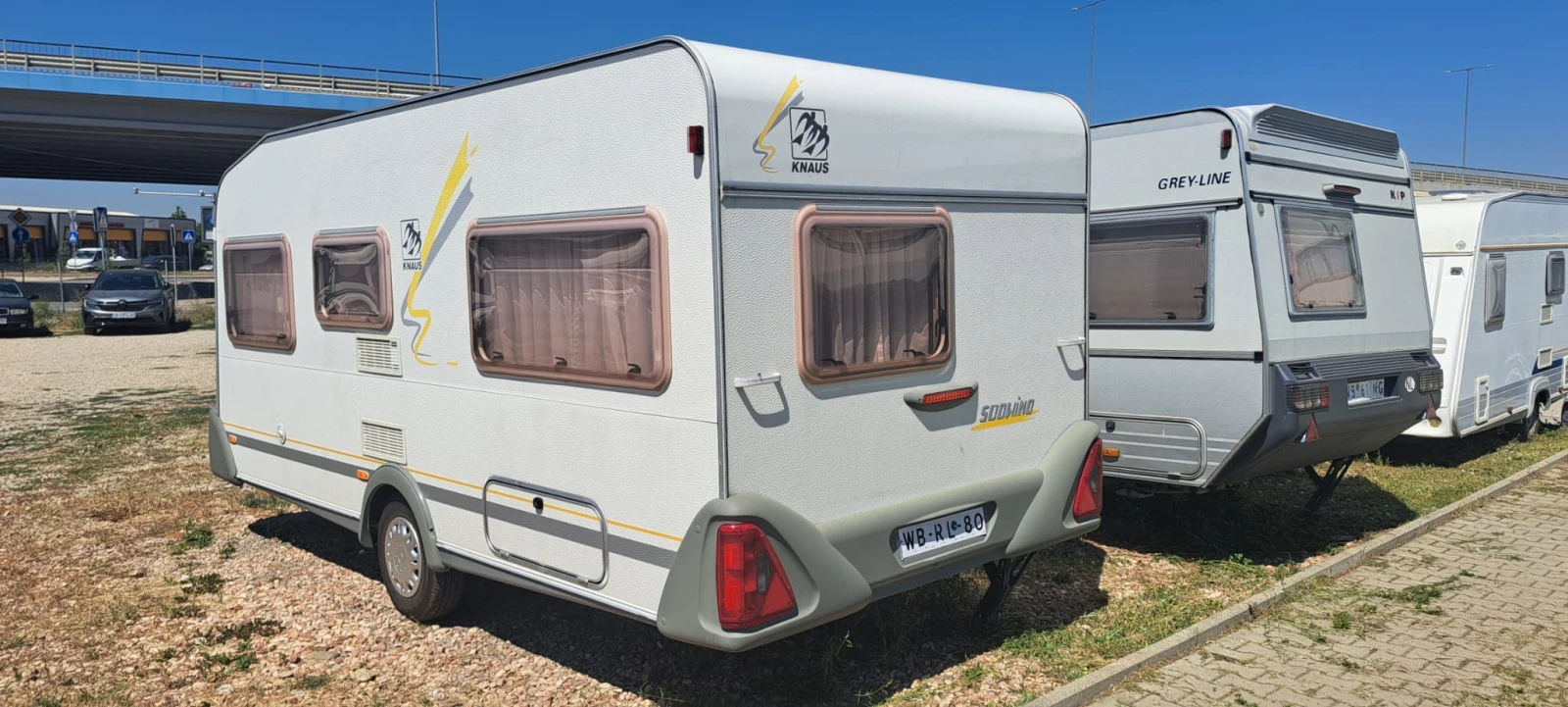 Каравана Knaus 460, снимка 3 - Каравани и кемпери - 55695726