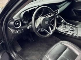 Alfa Romeo Giulia * 4dr Sdn AWD * CARFAX * ЦЕНА ДО БГ, снимка 10