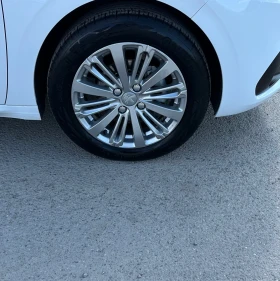 Обява за продажба на Peugeot 208 1.2i-EURO-6B-99.000km-NEW-TOP-FULL-LED ~13 500 лв. - изображение 6