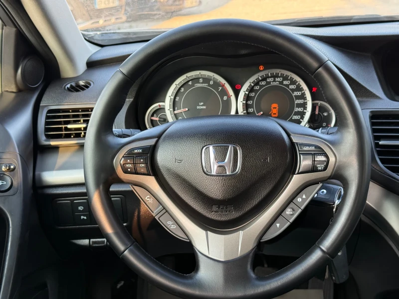 Honda Accord 2.0i * * ПЪЛНА СЕРВИЗНА ИСТОРИЯ* * , снимка 10 - Автомобили и джипове - 51021016