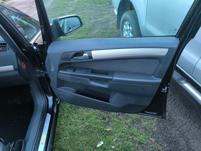 Opel Zafira Миниван, снимка 6 - Автомобили и джипове - 52851121