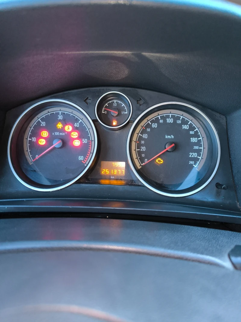 Opel Zafira Миниван, снимка 15 - Автомобили и джипове - 52851121