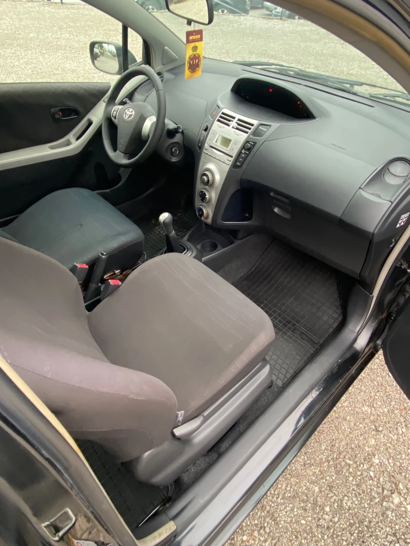 Toyota Yaris 1.0VVTI, снимка 7 - Автомобили и джипове - 53145282