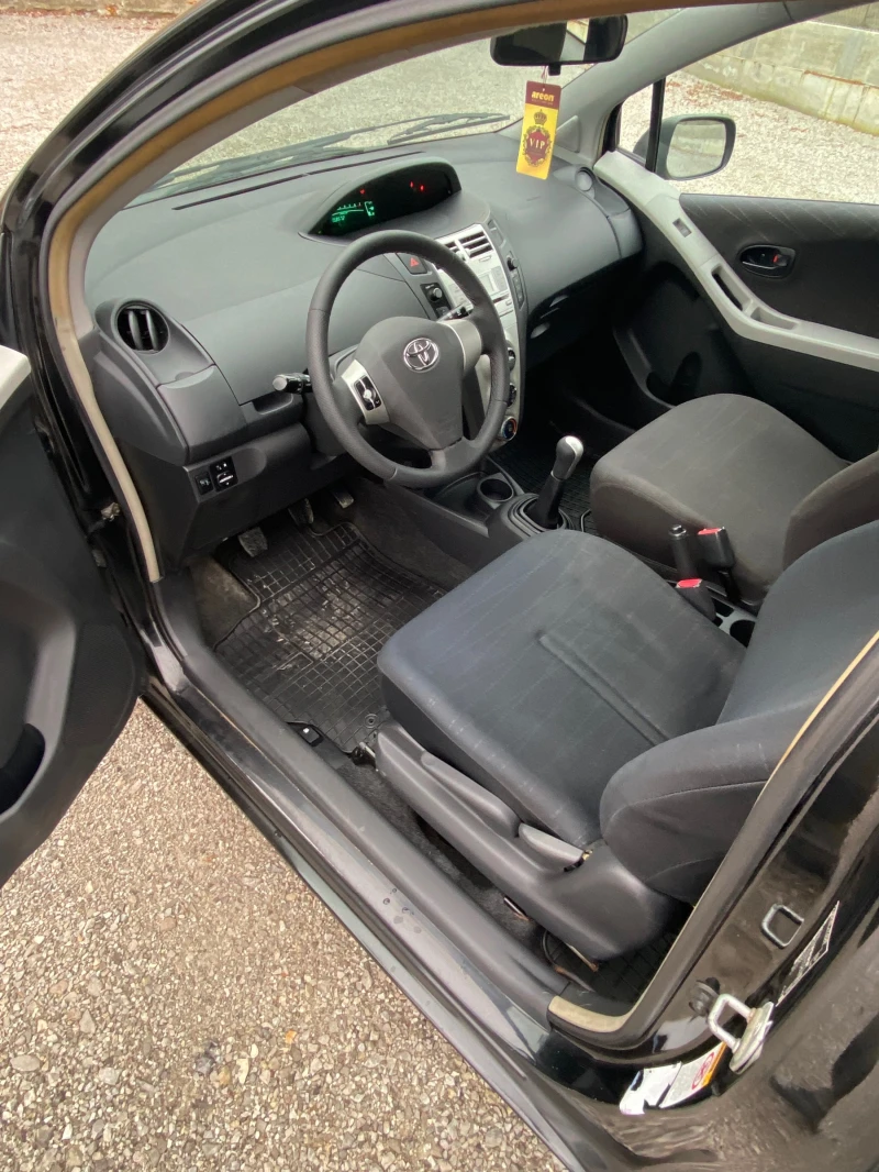 Toyota Yaris 1.0VVTI, снимка 6 - Автомобили и джипове - 53145282