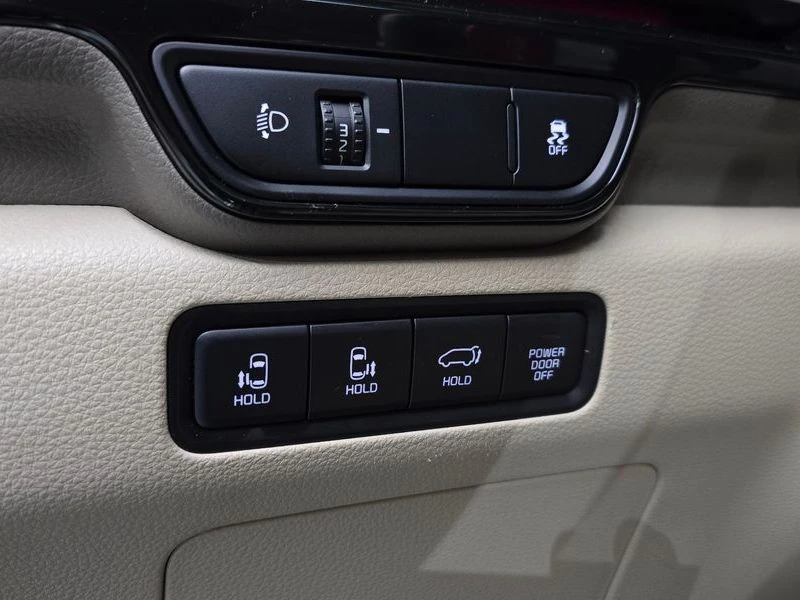 Kia Carnival 3.5 202 hp Automatic, снимка 14 - Автомобили и джипове - 55754053