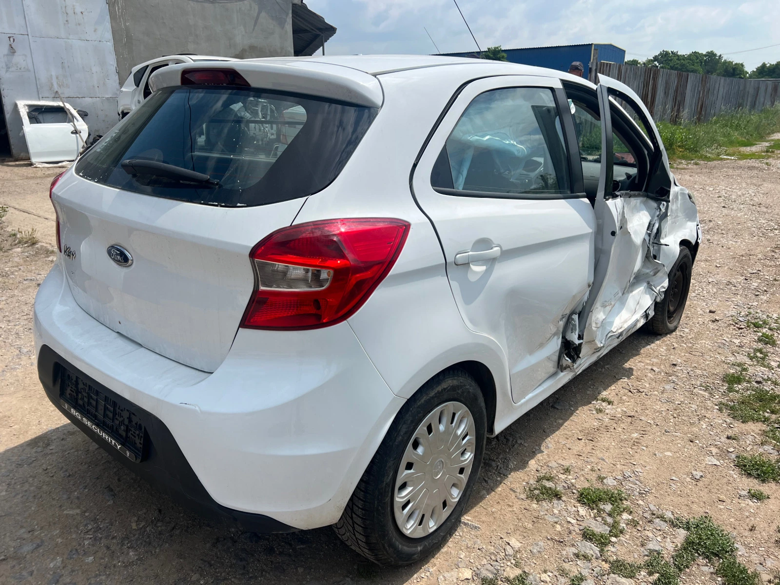 Ford Ka plus 1.2i - изображение 3