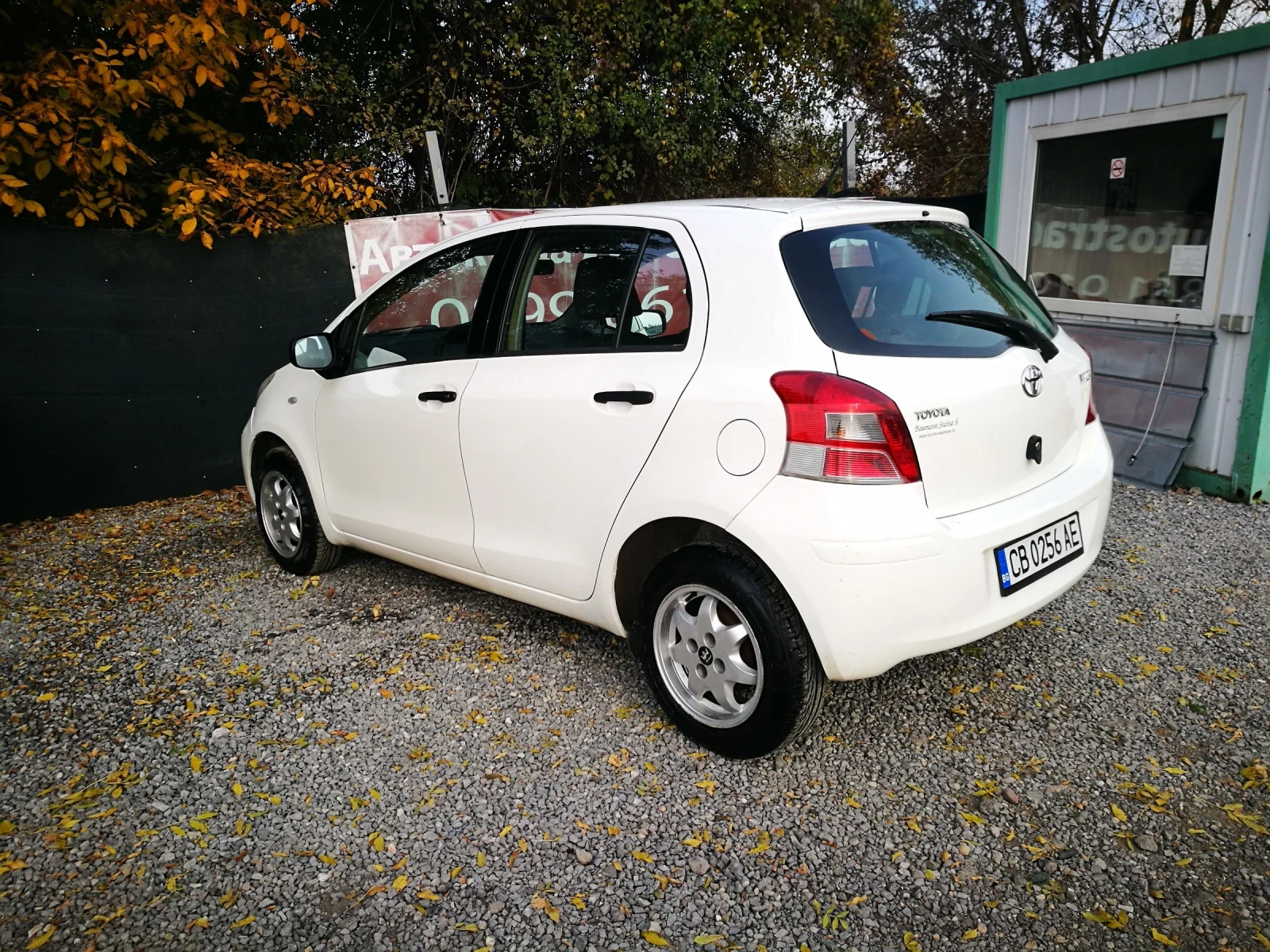 Toyota Yaris 1.0 - изображение 4