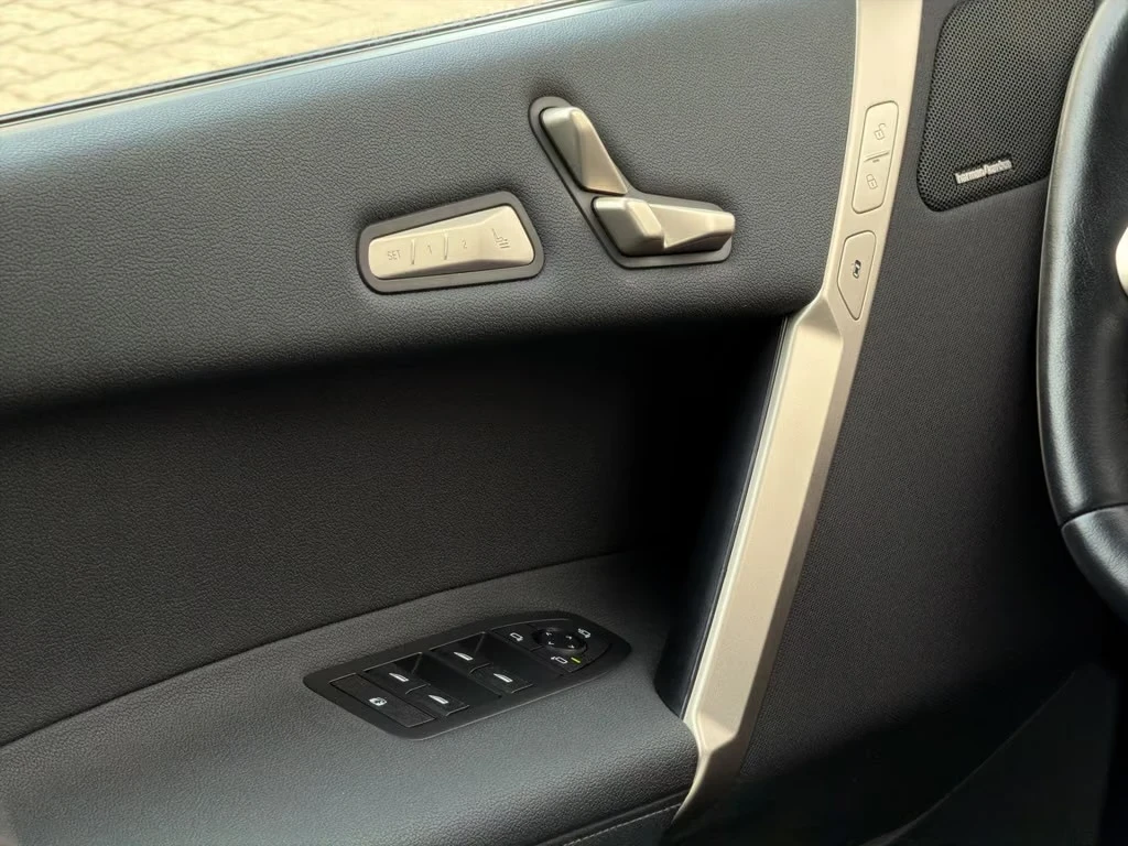 BMW iX 40 xDrive M Sport  Laser H/K HUD Soft  Keyless 360, снимка 8 - Автомобили и джипове - 55715585