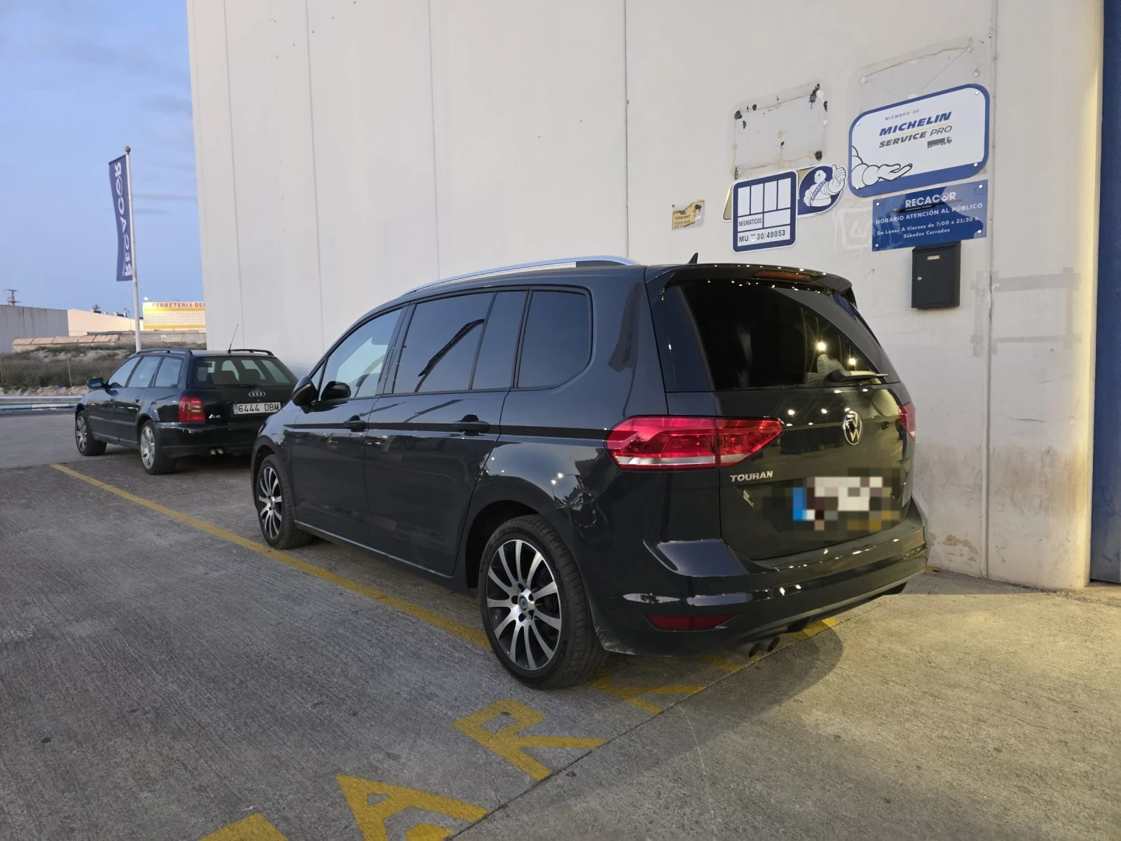VW Touran 2.0tdi 150hp 7DSG 5T, снимка 4 - Автомобили и джипове - 54556896