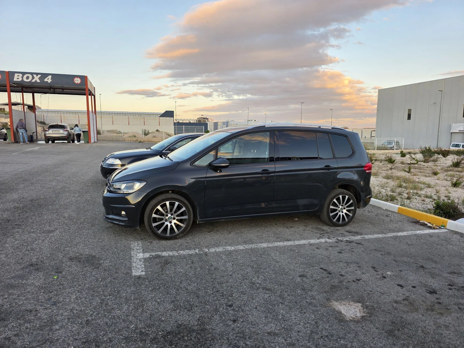 VW Touran 2.0tdi 150hp 7DSG 5T, снимка 2 - Автомобили и джипове - 54556896
