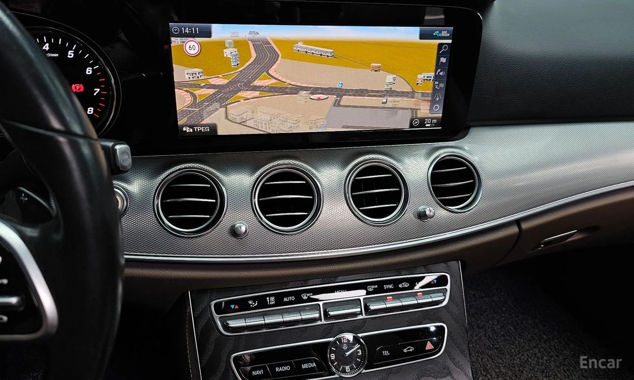 Mercedes-Benz E 250 AVANTGARDE* LANE* ASSIST* 360КАМЕРА* ПОДГРЕВ* , снимка 10 - Автомобили и джипове - 54657668