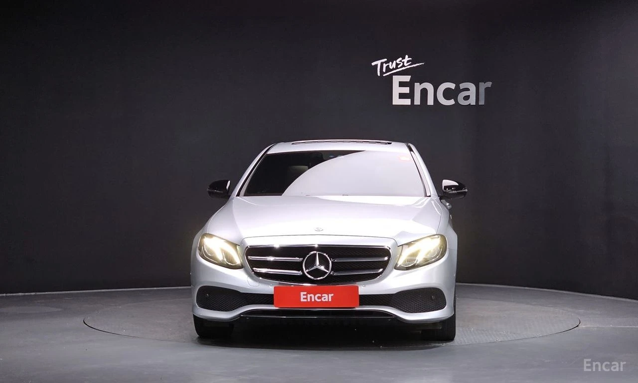 Mercedes-Benz E 250 AVANTGARDE* LANE* ASSIST* 360КАМЕРА* ПОДГРЕВ* , снимка 3 - Автомобили и джипове - 54657668