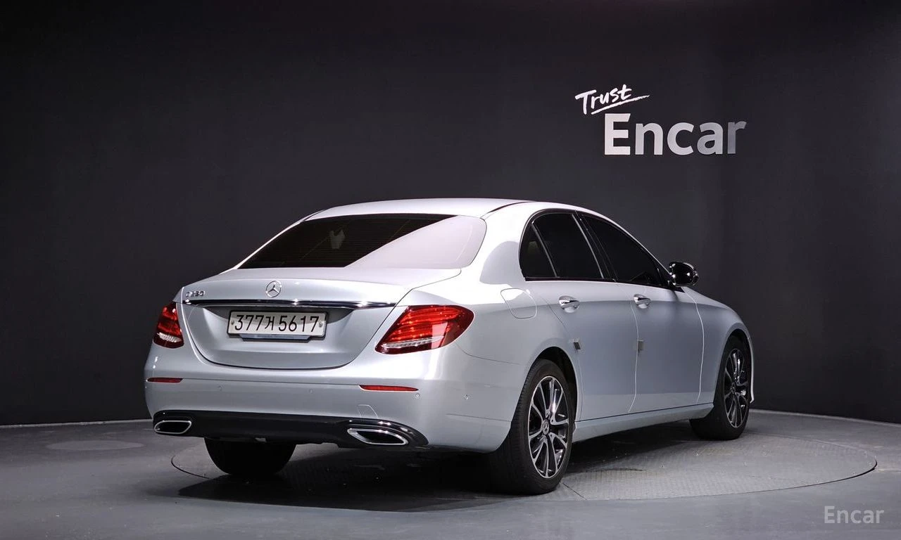 Mercedes-Benz E 250 AVANTGARDE* LANE* ASSIST* 360КАМЕРА* ПОДГРЕВ* , снимка 2 - Автомобили и джипове - 54657668