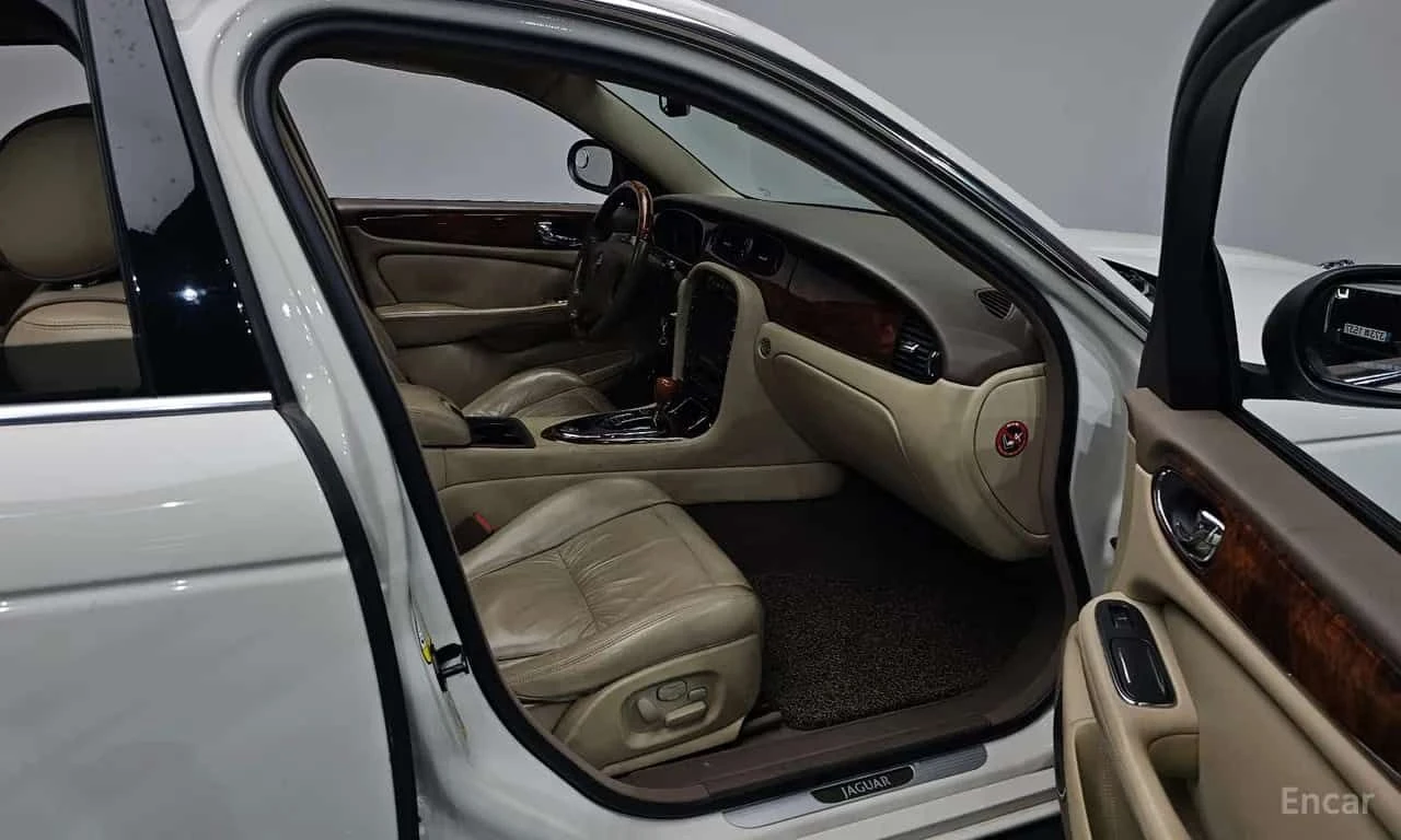 Jaguar Xj * 2.7D SWB * ЦЕНА ДО БГ, снимка 5 - Автомобили и джипове - 55606952