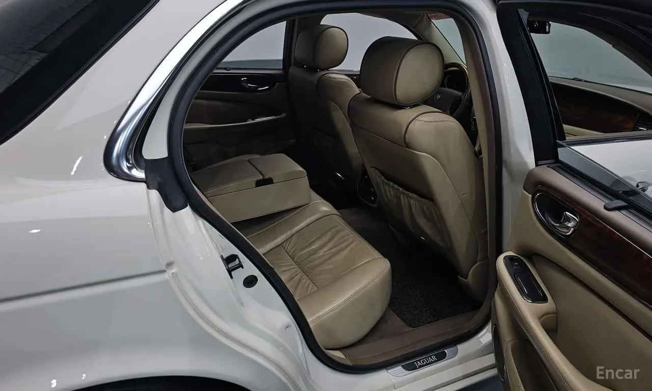 Jaguar Xj * 2.7D SWB * ЦЕНА ДО БГ, снимка 14 - Автомобили и джипове - 55606952