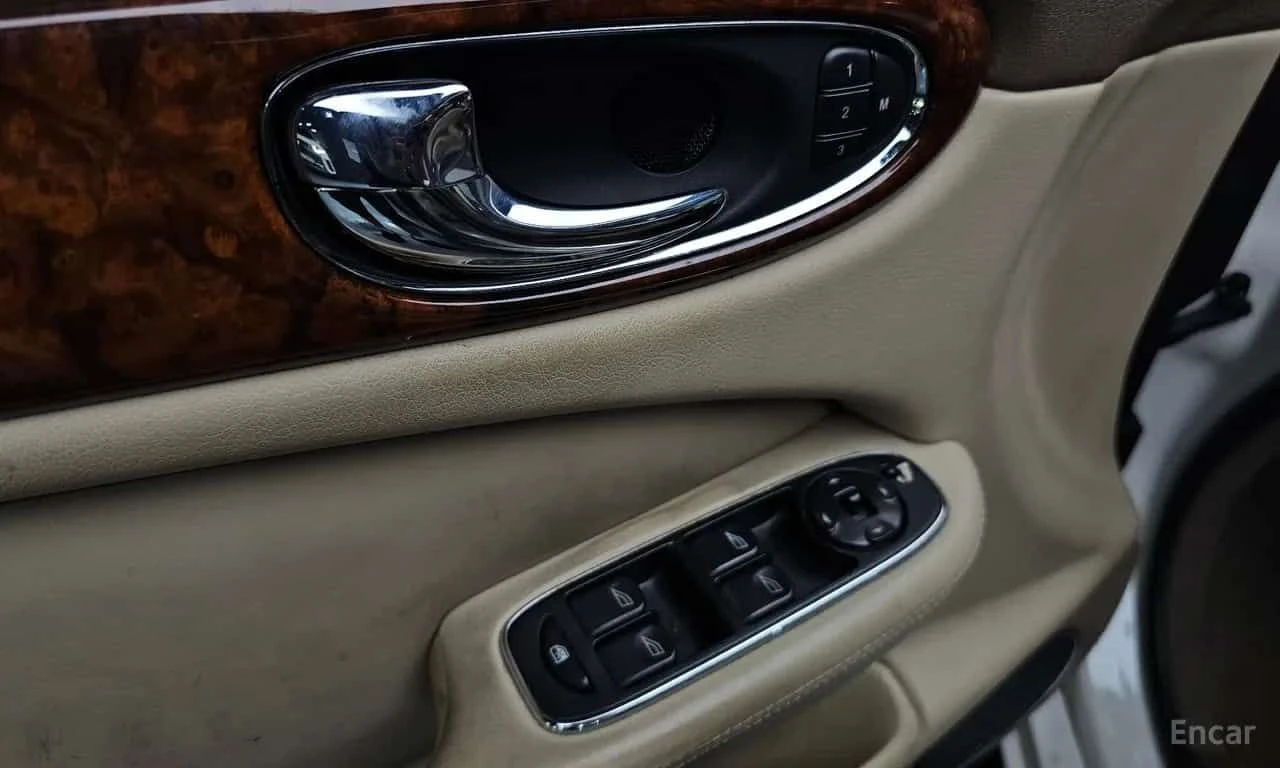 Jaguar Xj * 2.7D SWB * ЦЕНА ДО БГ, снимка 13 - Автомобили и джипове - 55606952