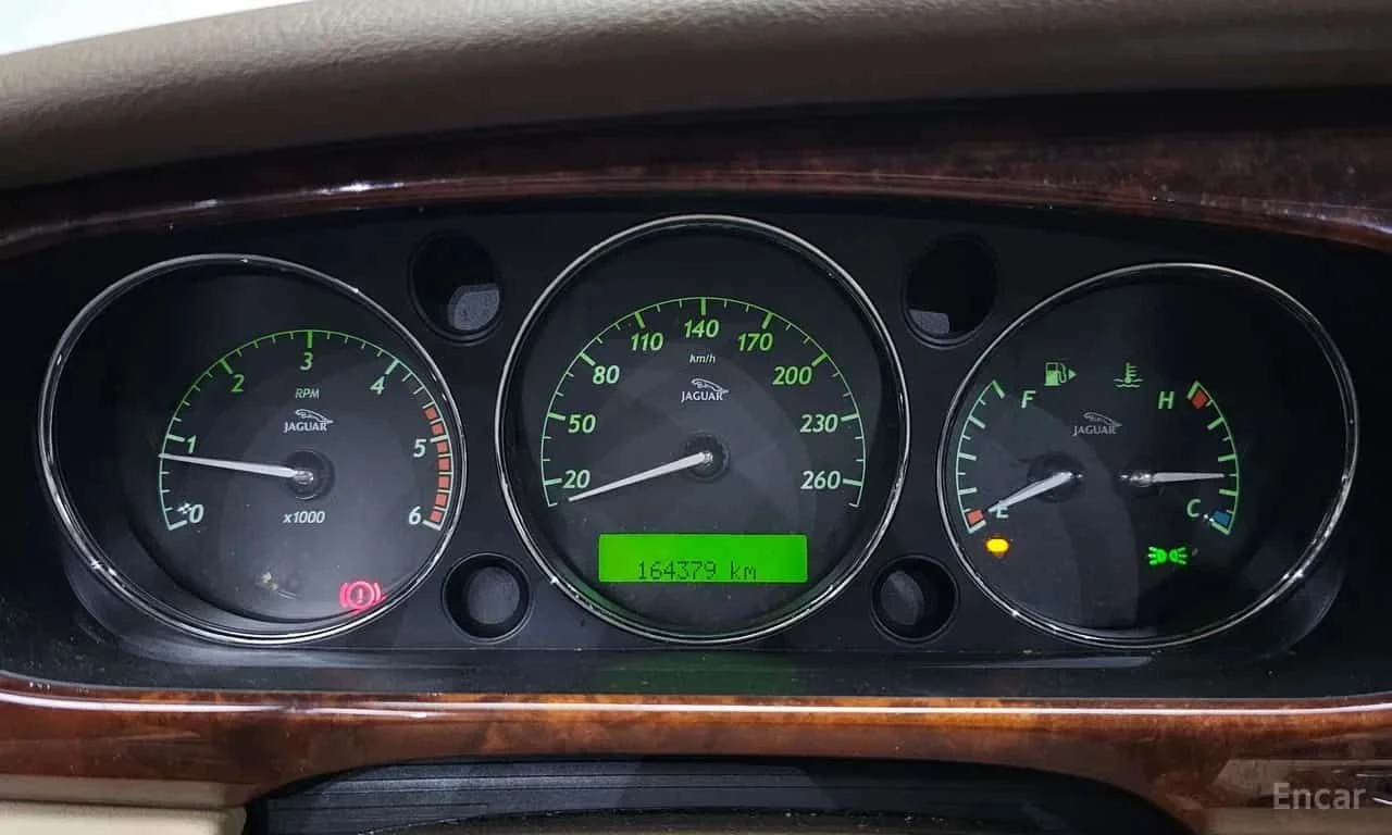 Jaguar Xj * 2.7D SWB * ЦЕНА ДО БГ, снимка 9 - Автомобили и джипове - 55606952