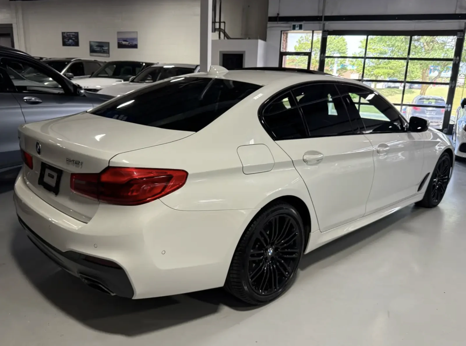 BMW 540 M SPORT / INDIVIDUAL /  H&K / ОБДУХ / HEAD UP , снимка 5 - Автомобили и джипове - 56009512