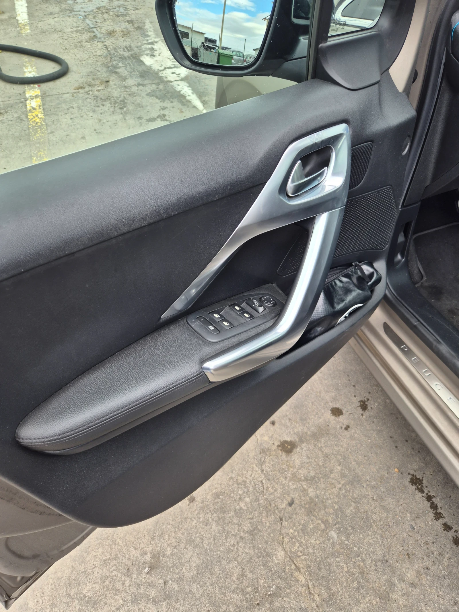 Peugeot 208 GT line , снимка 9 - Автомобили и джипове - 56564136