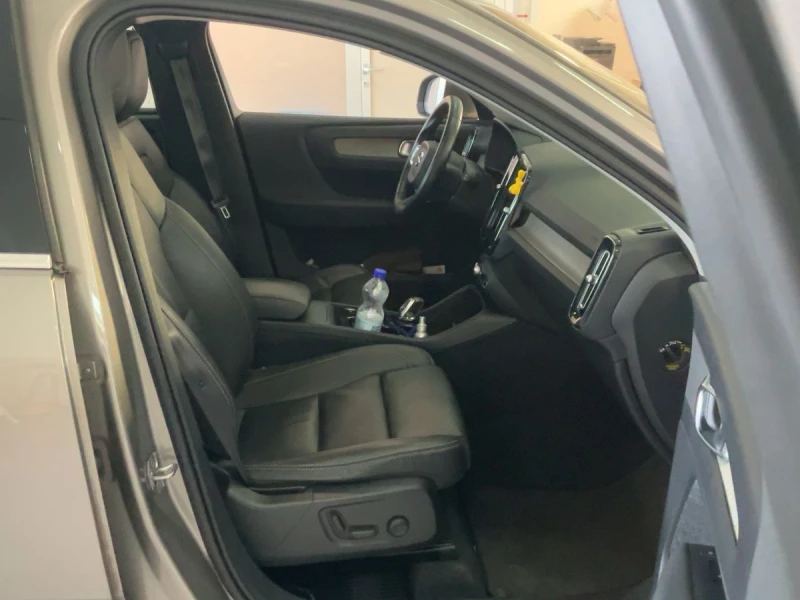 Volvo XC40 Inscription Гаранция 9м//4x4/Panorama/Keyless/Кожа, снимка 5 - Автомобили и джипове - 53478519