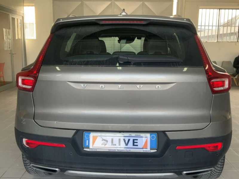 Volvo XC40 Inscription Гаранция 9м//4x4/Panorama/Keyless/Кожа, снимка 3 - Автомобили и джипове - 53478519