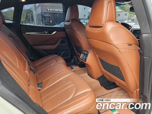 Maserati Levante ДИЗЕЛ | 2 КЛЮЧА | ПАНОРАМА, снимка 12 - Автомобили и джипове - 55558476