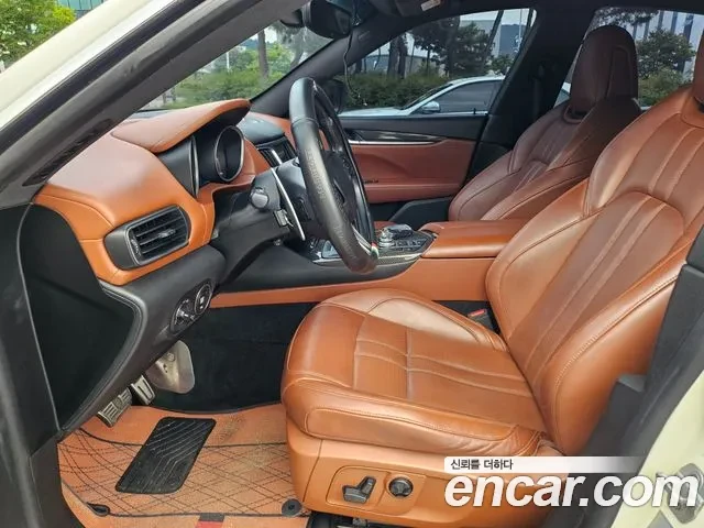 Maserati Levante ДИЗЕЛ | 2 КЛЮЧА | ПАНОРАМА, снимка 9 - Автомобили и джипове - 55558476