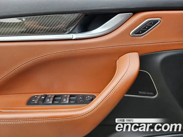 Maserati Levante ДИЗЕЛ | 2 КЛЮЧА | ПАНОРАМА, снимка 13 - Автомобили и джипове - 55558476