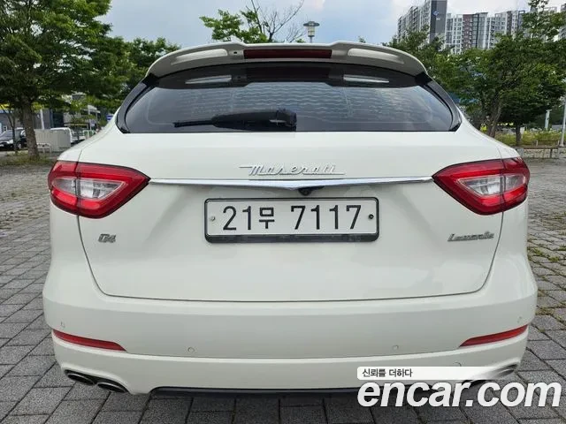 Maserati Levante ДИЗЕЛ | 2 КЛЮЧА | ПАНОРАМА, снимка 5 - Автомобили и джипове - 55558476