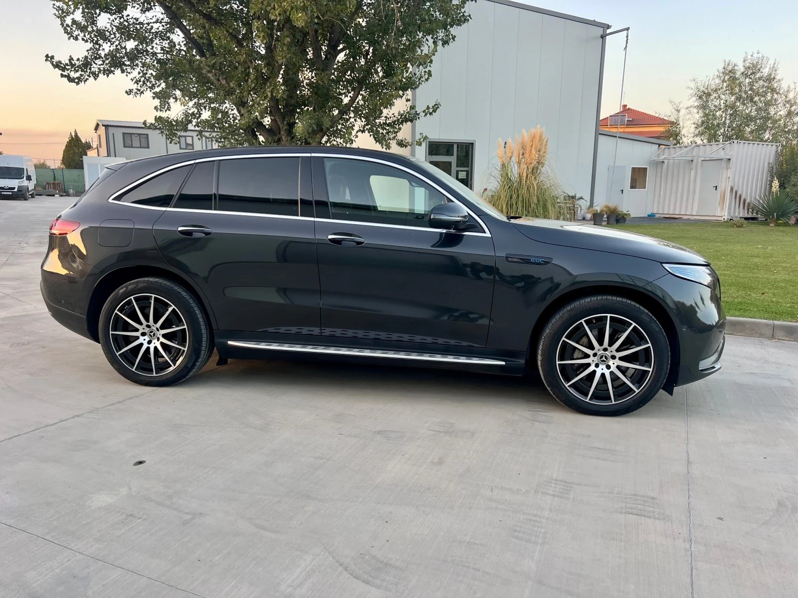 Mercedes-Benz EQC 400/AMG/4Matik/360/Multibeam - изображение 2