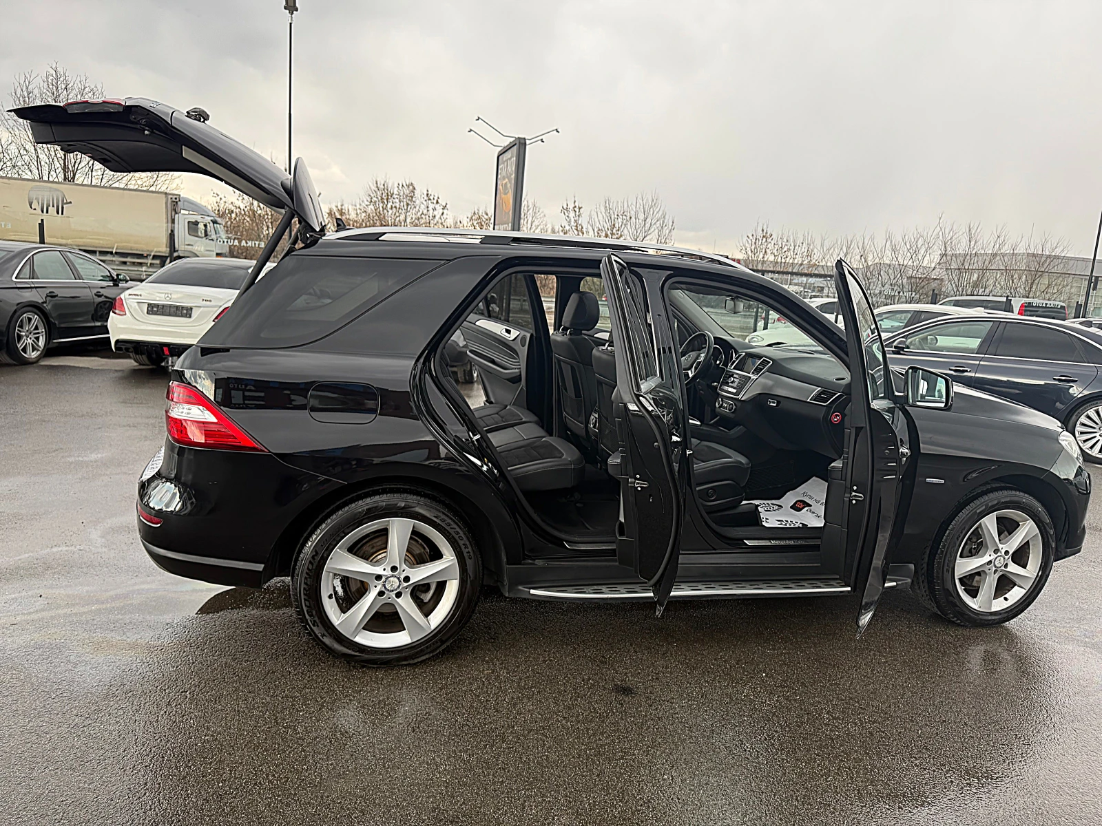 Mercedes-Benz ML 350 AMG OPTIK-PANORAMA-DISTRONIK-МЪРТВА ТОЧКА-ПОДГРЯВА | Mobile.bg — изображение 14